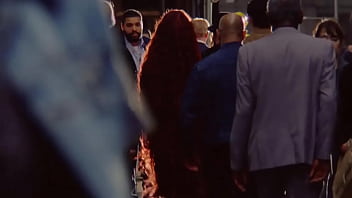 Girl on subway gets eaten out