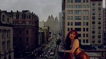 Girl on subway gets eaten out