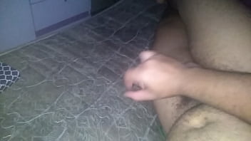 Batendo Uma Punheta De Madrugada thumbnail