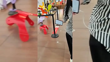 I meet estefani at the mall when i was going to eat