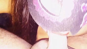 Chupada expectacular con leche en la boca la muy puta le proboca