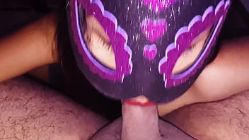 Chupada expectacular con leche en la boca la muy puta le proboca