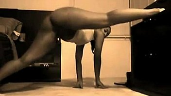 Flexible Ebony Showing Her Big Sweet Ass thumbnail
