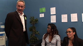 Michelle thorne explores her lesbian side