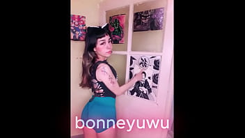 Bonneyuwu 9 38 en calza turra mostrando la cola