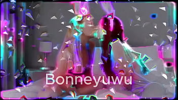 Bonneyuwu 9 38 en calza turra mostrando la cola