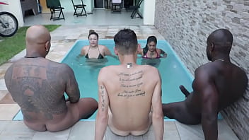 Resenha na na casa da piscina com perseu e amigos