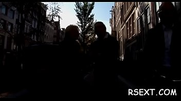 Hottie takes it up the arse