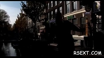 Hottie takes it up the arse