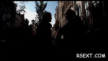 Hottie takes it up the arse