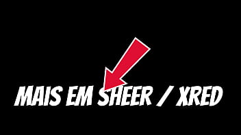 Ele vai fundo em mim com seu pau grande me olhando no olho e me faz de putinha do jeito que eu gosto