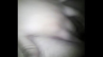 Chica tocándose el clítoris