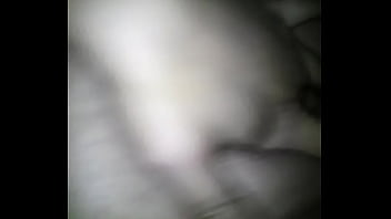 Chica tocándose el clítoris