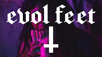 Pegging threesome with 2 foot goddess