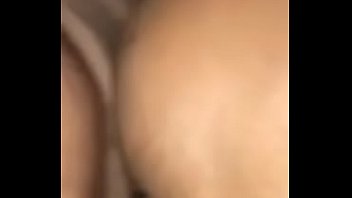 Dei só no cuzinho dela