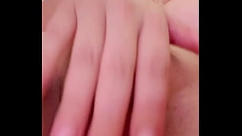 Finguering my pussy and playing with my vibrator blondie fesser