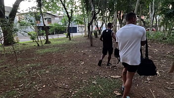 Fui devorada pelos jogadores do meu time favorito dp com os pauzudos com anal