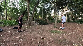 Fui devorada pelos jogadores do meu time favorito dp com os pauzudos com anal