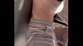 Bon début de week end mes coquins qui vient faire un peu de sport avec moi