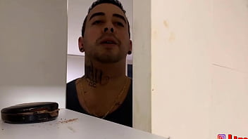 Mulher tomando banho e motorista espionando e no final acabou transando com a patroa