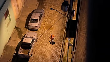 Olhem o urso retornando pro motel tinha ido buscar tk