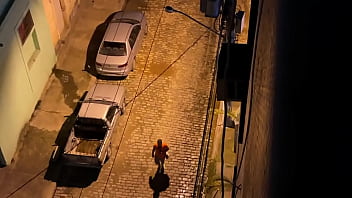 Olhem o urso retornando pro motel tinha ido buscar tk