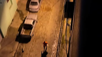 Olhem o urso retornando pro motel tinha ido buscar tk