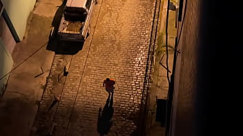 Olhem o urso retornando pro motel tinha ido buscar tk