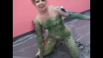 Sweet veronica snow wants ketchep and a hot fuck on the floor