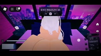 Kiwi me folla duro en roblox y saca mi semen en ella