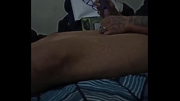 Masturbación y eyaculo frente a cámara