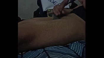Masturbación y eyaculo frente a cámara