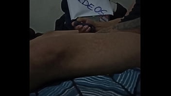 Masturbación y eyaculo frente a cámara