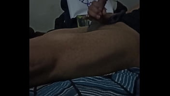 Masturbación y eyaculo frente a cámara