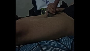 Masturbación y eyaculo frente a cámara