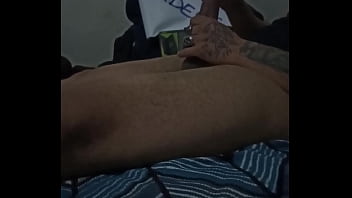 Masturbación y eyaculo frente a cámara