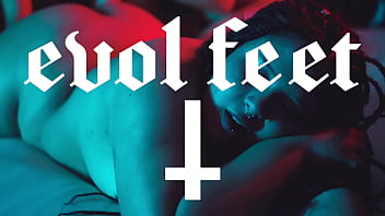 Perfect lesbian tribbing & foot worship