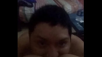 Lamiendo un riquísimo culo