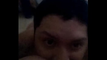 Lamiendo un riquísimo culo