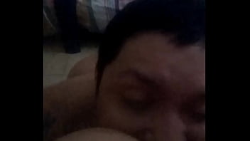 Lamiendo un riquísimo culo