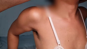 Garganta profunda pro pau escorregar mais fácil quando ele coloca na minha bunda teaser