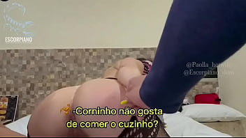 Depois de tomar umas no barzinho o casal sai com um comedor que satisfaz a esposa puta boquete no carro anal no motel e feita de cadelinha