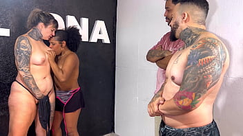 Disputa de quem goza primeiro um pau ou a buceta qui delicia de suruba