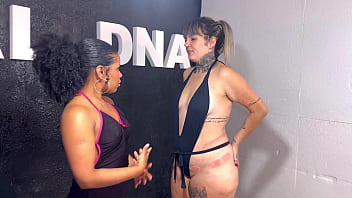 Disputa de quem goza primeiro um pau ou a buceta qui delicia de suruba