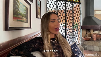 Fui entrevistada pelo meu amigo e quando vi o pau dele marcando decidimos brincar um pouco