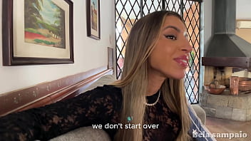 Fui entrevistada pelo meu amigo e quando vi o pau dele marcando decidimos brincar um pouco