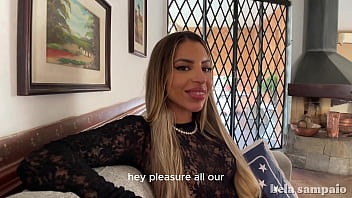 Fui entrevistada pelo meu amigo e quando vi o pau dele marcando decidimos brincar um pouco