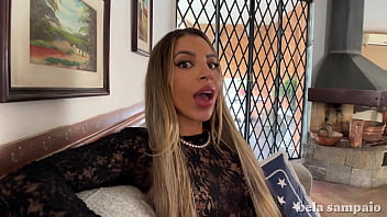 Fui entrevistada pelo meu amigo e quando vi o pau dele marcando decidimos brincar um pouco