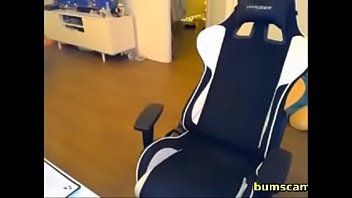 Tattoogirl having fun on webcam