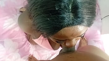 Mamando o novinho pirocudo er o corno olhando